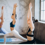 Jakie korzyści daje joga ogrody piękna