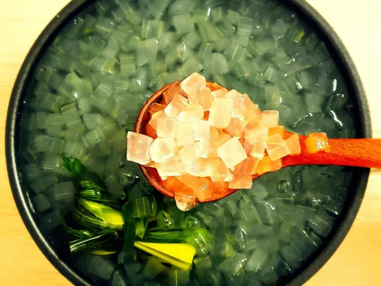 Aloes na włosy w codziennej pielęgnacji Aloes na włosy ogrody piękna