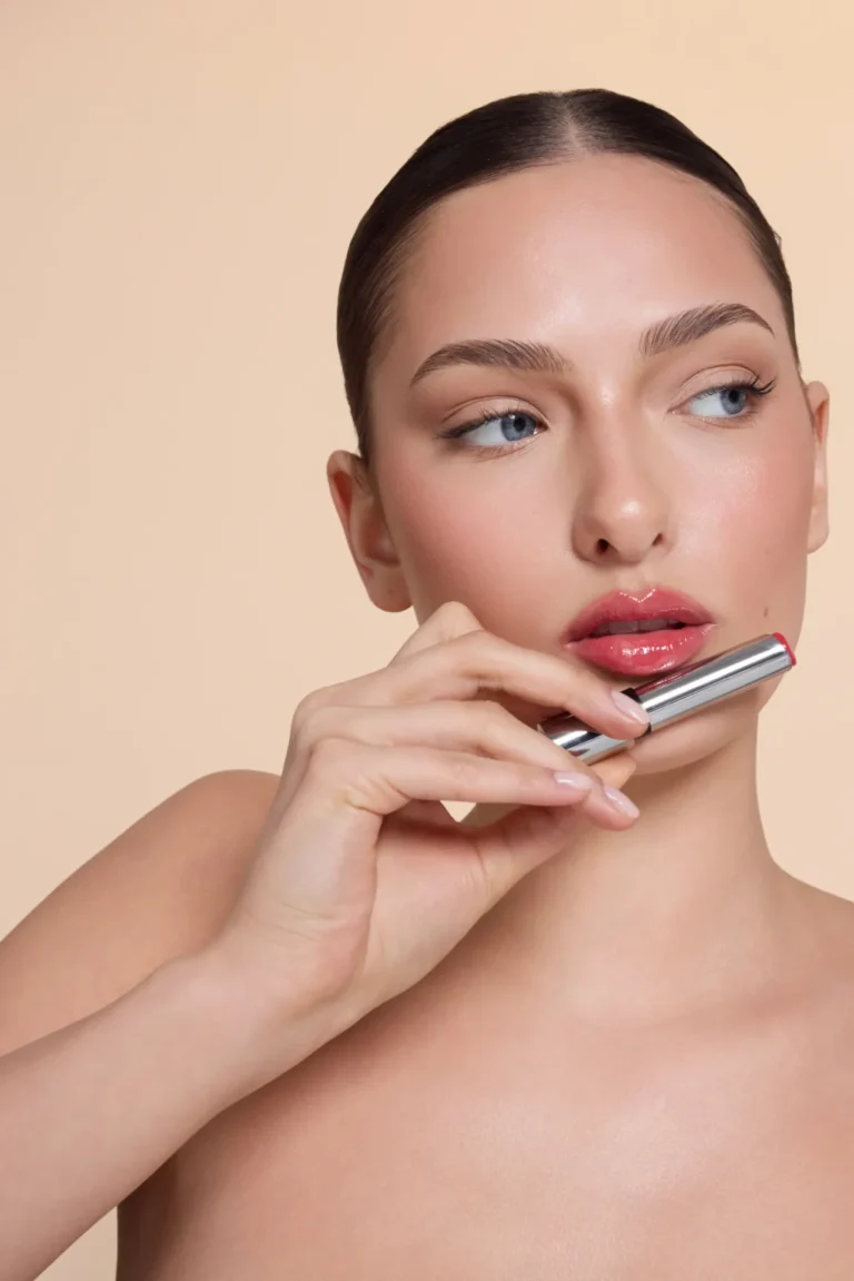 Kolor i regeneracja w jednym. Nowa linia BUTTERY LIP BALM od swederm BUTTERY LIP BALM ogrody piękna